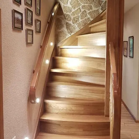 Vetros House *